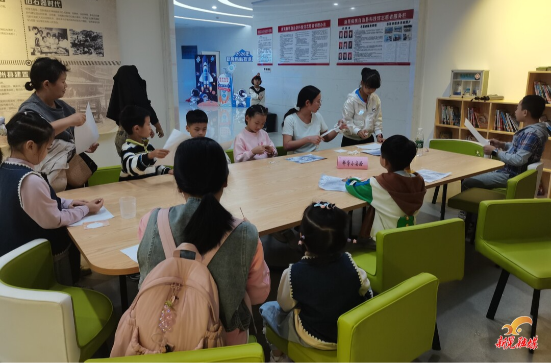 “礼赞祖国，逐梦科学” ——县科技馆开展国庆主题科普活动
