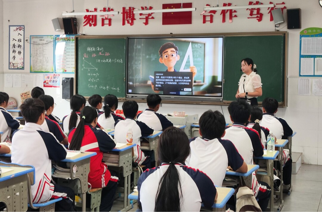 新晃城区片区初中数学教学比武顺利举办