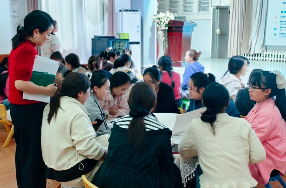 新晃幼儿园开展游戏案例撰写专题教研活动