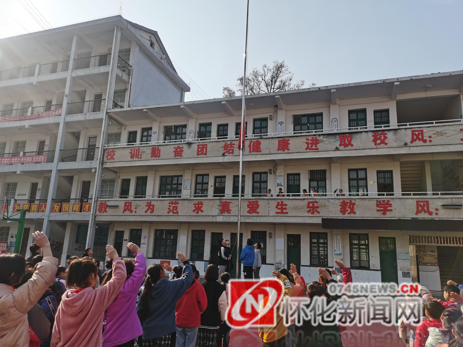 泛亚电竞-新晃黄雷学校：敲响时代的警钟(图1)