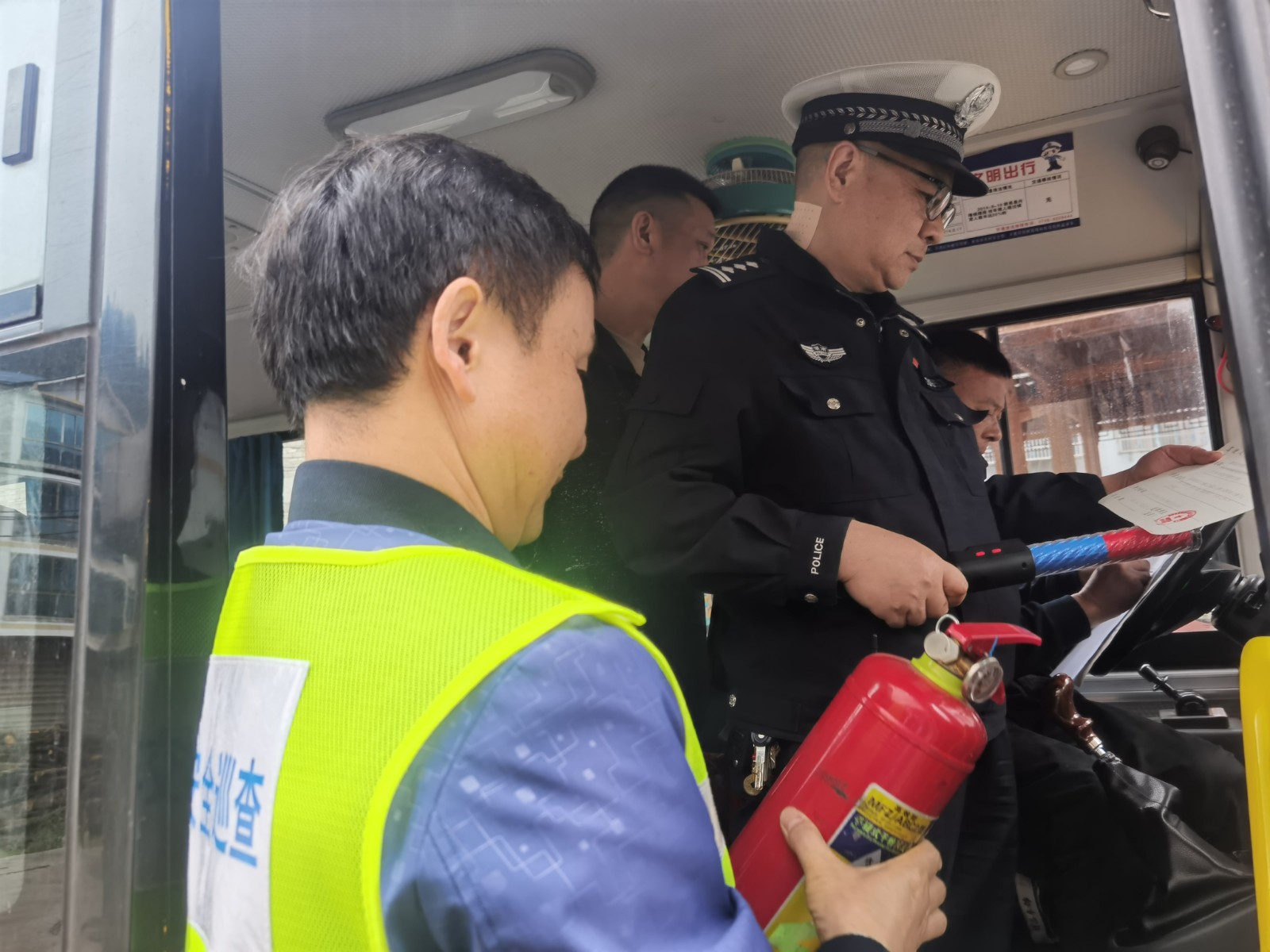 新晃交通管理中心：常态化开展校车安全检查 筑牢校车安全防线