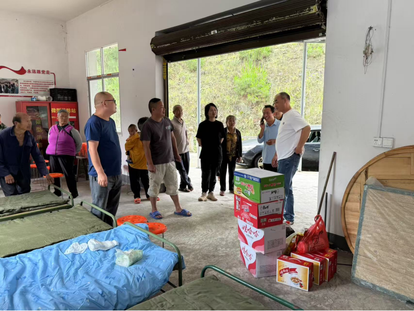 扶罗镇商会暖心驰援安置点 传递温情保障转移群众生活