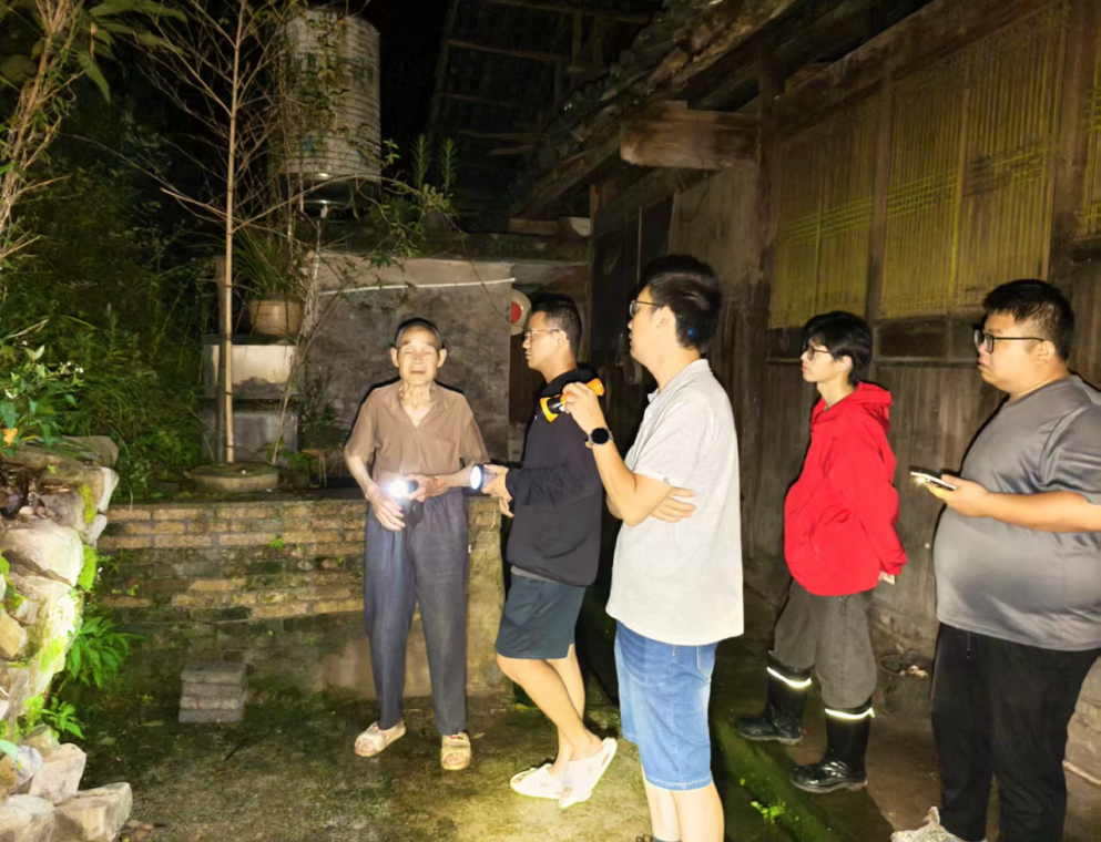 扶罗镇:干群连夜奋战 成功转移滑坡隐患户