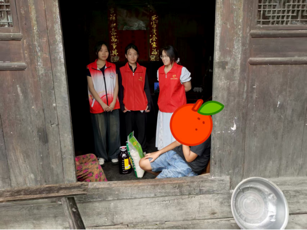 情系困境 关爱成长  ——波洲镇开展困难青少年家庭走访慰问活动
