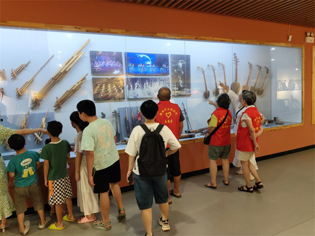 晃州镇桥南社区开展“请进来走出去”夏令营 关爱活动