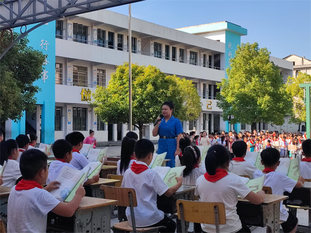 波洲鎮(zhèn)中心小學開展“好習慣 益終身”課堂常規(guī)展示評比活動
