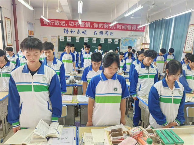 铭记历史 吾辈自强