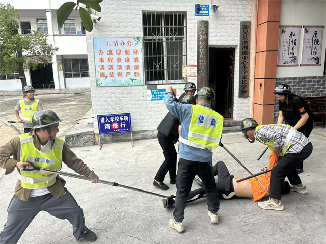 波洲镇中心小学开展防恐防暴实战演练与主题教育活动