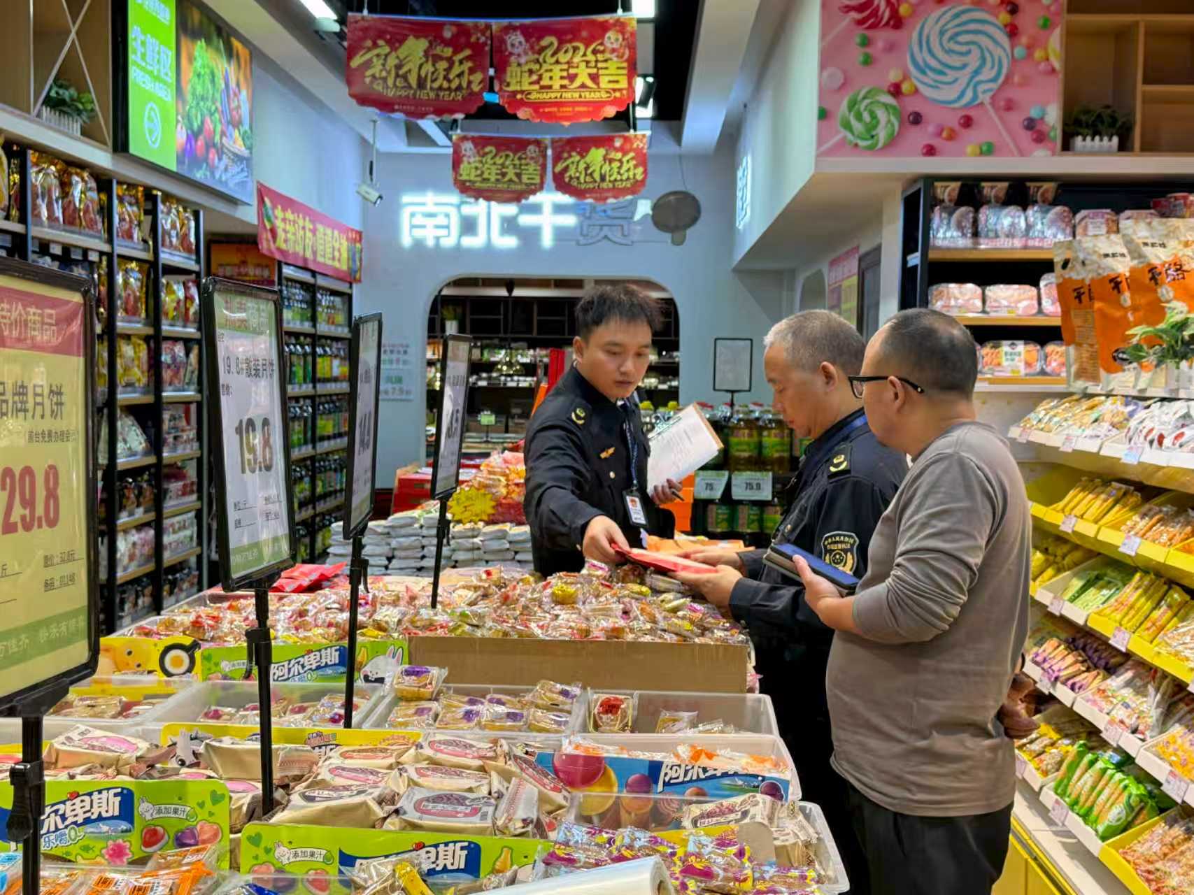 鱼市镇市场监督管理所开展“双节”食品安全专项检查  守护群众“舌尖安全”