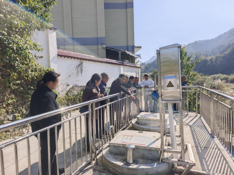 扶罗镇组织县人大代表开展集镇污水处理系统运行情况专题视察