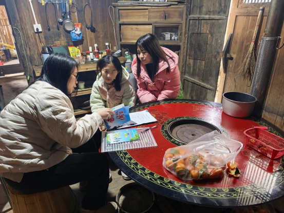 “百人千场进万站”文明实践——波洲镇开展寒假儿童托管暨困境儿童走访关爱行动