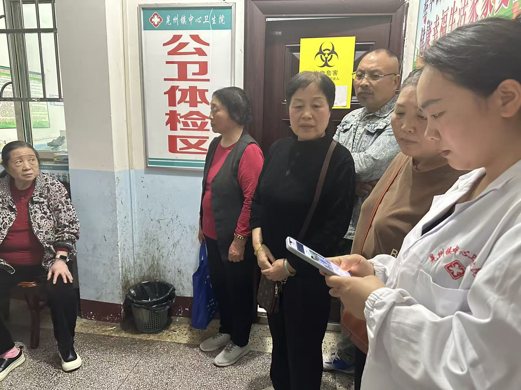 指尖签约暖民心 家医服务进基层
