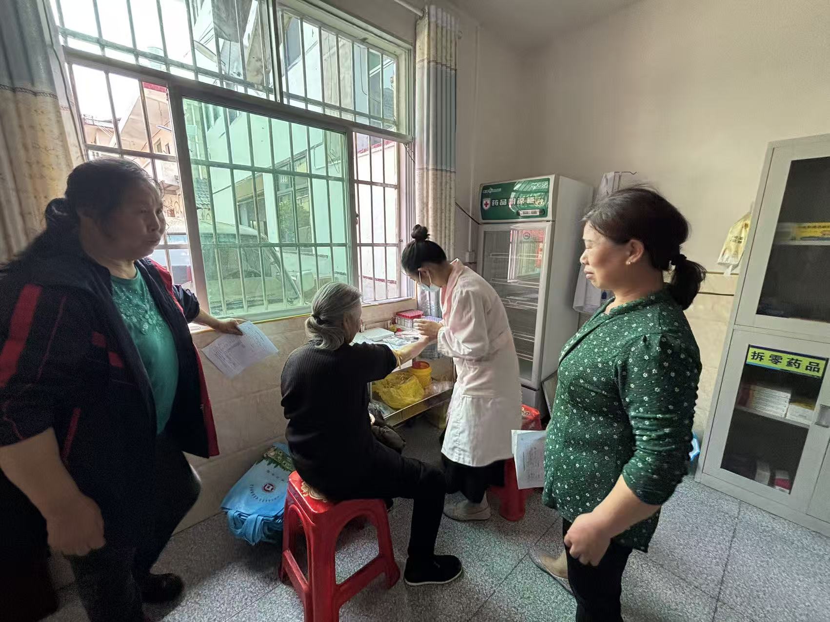 家医签约暖侗寨 健康守护在洞坪