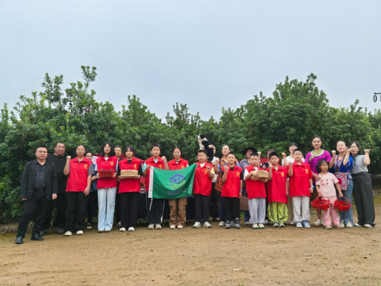 妇联同心聚合力 青春助农杨梅红