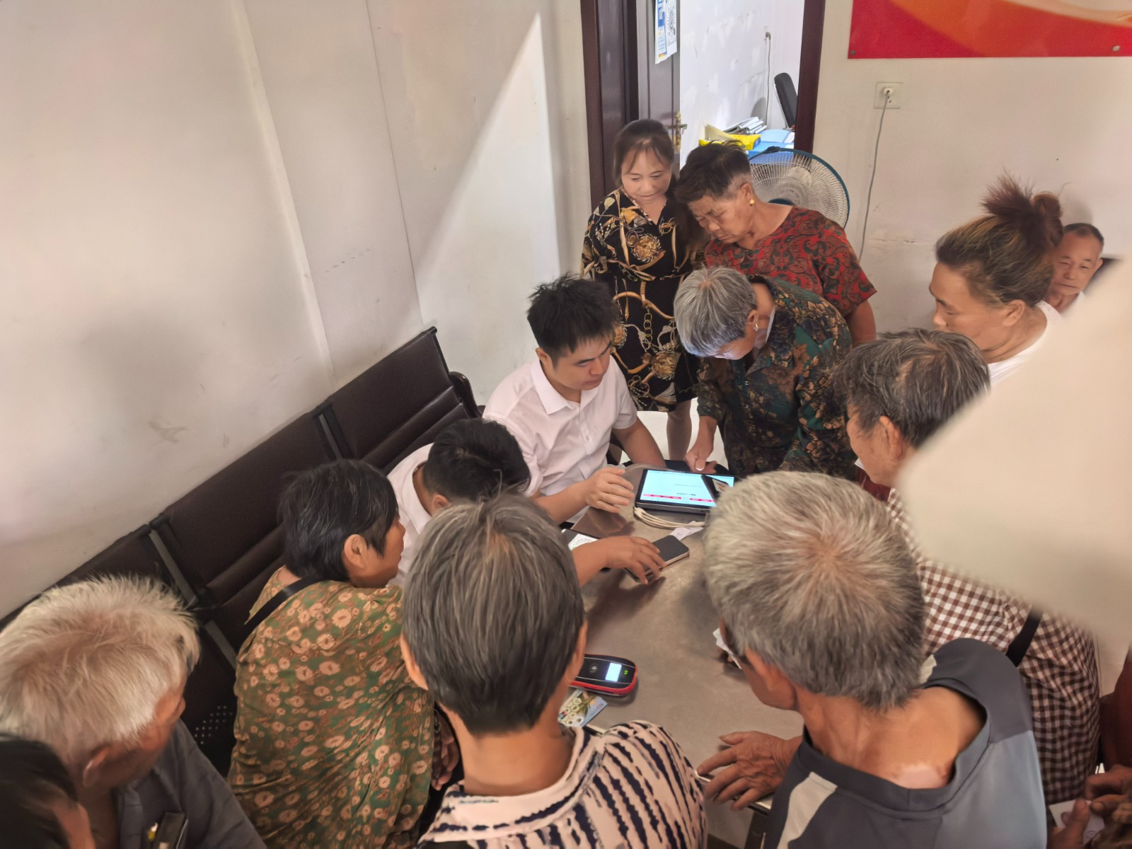 柜台搬进村部 服务送上心坎