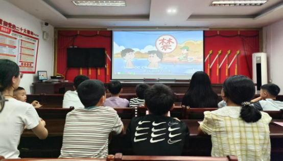入户走访暖童心 安全宣讲护暑期