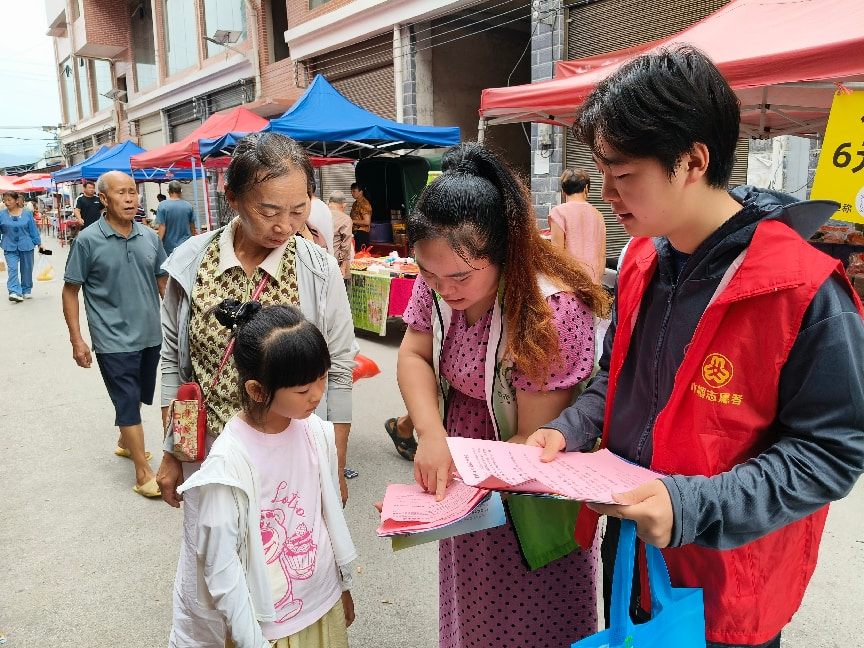 扶罗镇民政社工站开展安全宣传活动