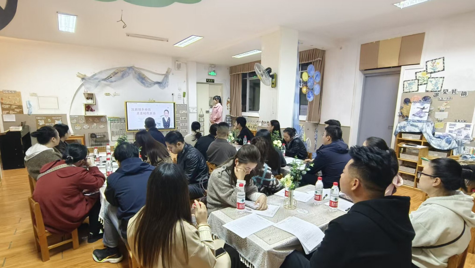 新晃幼儿园开展2026年秋季家长会暨小班半日观摩活动